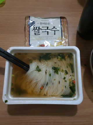 [네이처빌] 우리쌀로 만든 글루텐프리 컵쌀국수 — 4점을 준 리뷰어가 2020년 7월 올린 사용 사진
