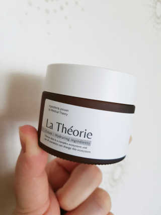 La Theorie Hydrating Ingredients | 하이드레이팅 인그레이디언츠 — 5점을 준 리뷰어가 2020년 4월 올린 사용 사진