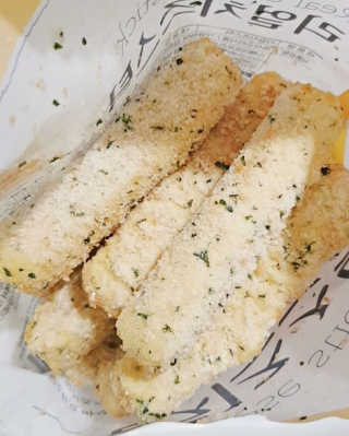가치식탁 리얼치즈스틱, 리얼크림치즈볼 — 5점을 준 리뷰어가 2020년 8월 올린 사용 사진