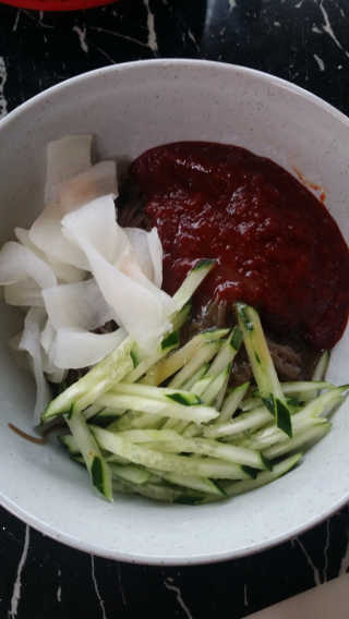 [해주냉면] 신천맛집 매운 비빔냉면 2인분 + 무절임 — 1점을 준 리뷰어가 2020년 5월 올린 사용 사진