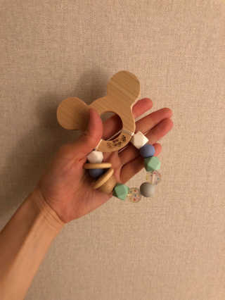 디어랑쥬 친환경 편백나무 원목 치발기 겸 딸랑이_미키 — 5점을 준 리뷰어가 2020년 5월 올린 사용 사진