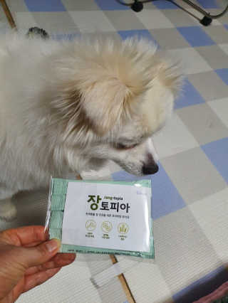 펫님닷컴 [장토피아]1일1스틱으로 간편한 반려동물 유산균 10ea — 5점을 준 리뷰어가 2020년 4월 올린 사용 사진