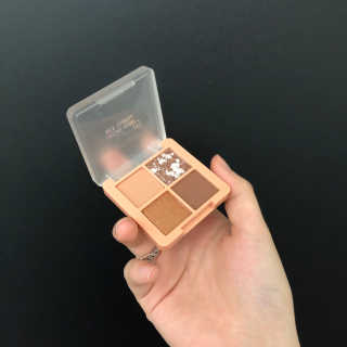 [블랙루즈] 크리스탈 하트 락 섀도우 4종 중 택1 — 5점을 준 리뷰어가 2020년 9월 올린 사용 사진