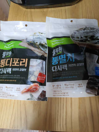[풀무원] 자연의 감칠맛 통디포리, 통멸치 다시팩 세트 — 5점을 준 리뷰어가 2020년 5월 올린 사용 사진