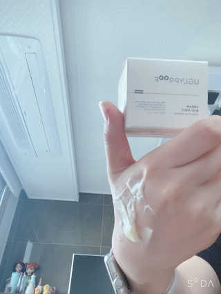 어글리프루프 크림 바이어글리 하이드레이션 샤워 50ml — 4점을 준 리뷰어가 2020년 11월 올린 사용 사진