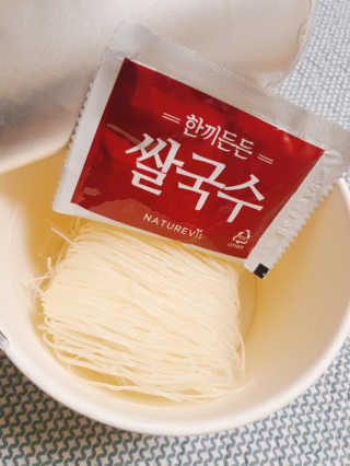 [네이처빌] 우리쌀로 만든 글루텐프리 컵쌀국수 — 5점을 준 리뷰어가 2020년 10월 올린 사용 사진