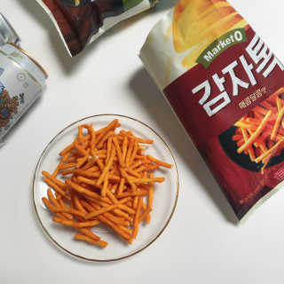 마켓오 감자톡 허브솔트맛/매콤달콤맛 — 5점을 준 리뷰어가 2020년 6월 올린 사용 사진