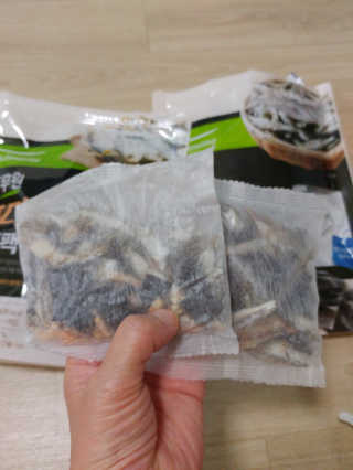 [풀무원] 자연의 감칠맛 통디포리, 통멸치 다시팩 세트 — 5점을 준 리뷰어가 2020년 5월 올린 사용 사진