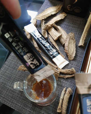 헬스업_천명진프리미엄홍삼스틱_10ml x 30포 — 5점을 준 리뷰어가 2020년 7월 올린 사용 사진
