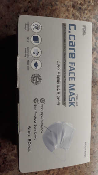 C.Care 프리미엄 3겹 페이스 마스크 50개 상자 포함 피부 친화적인 부드러운 안감 Made in Korea FDA 승인 — 4점을 준 리뷰어가 2021년 1월 올린 사용 사진