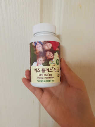 비타맘 키즈플러스업 성장기 어린이 멀티비타민미네랄 120정 — 3점을 준 리뷰어가 2020년 6월 올린 사용 사진