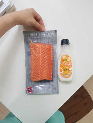 동원산업 항공직송 동원생연어_400g — 5점을 준 리뷰어가 2020년 4월 올린 사용 사진