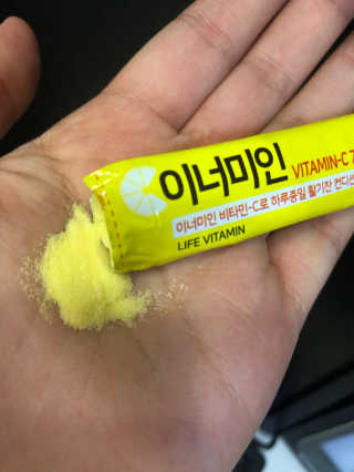 이너미인 VITAMIN-C 700 — 5점을 준 리뷰어가 2020년 8월 올린 사용 사진