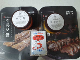 쿡스딜리 순살족발+전통보쌈+마늘소스+무김치 — 5점을 준 리뷰어가 2020년 6월 올린 사용 사진