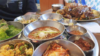 [동네맛집족발] 4개 족발 중 택1 — 5점을 준 리뷰어가 2020년 6월 올린 사용 사진