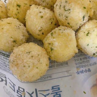 가치식탁 리얼치즈스틱, 리얼크림치즈볼 — 4점을 준 리뷰어가 2020년 8월 올린 사용 사진