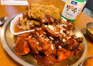 [동네맛집족발] 4개 족발 중 택1 — 5점을 준 리뷰어가 2020년 4월 올린 사용 사진