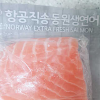 동원산업 항공직송 동원생연어_400g — 1점을 준 리뷰어가 2020년 5월 올린 사용 사진