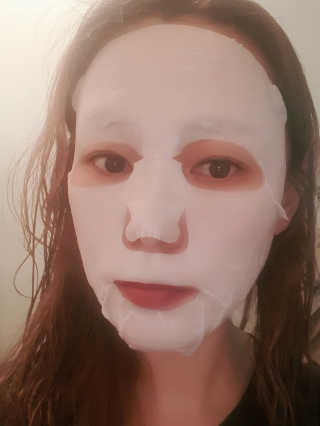 GARANG GARANG 피오니 룻 모이스처라이징 앤 수딩 마스크팩 — 4점을 준 리뷰어가 2020년 4월 올린 사용 사진