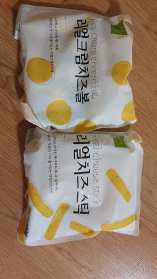 가치식탁 리얼치즈스틱, 리얼크림치즈볼 — 5점을 준 리뷰어가 2020년 10월 올린 사용 사진