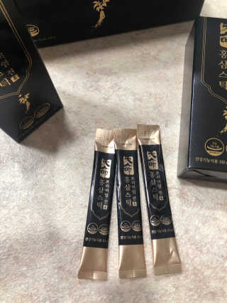 헬스업_천명진프리미엄홍삼스틱_10ml x 30포 — 5점을 준 리뷰어가 2020년 7월 올린 사용 사진