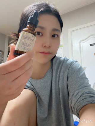 [스킨큐어] 산다화 비타민C 화이트닝 에센스 30ml — 5점을 준 리뷰어가 2020년 4월 올린 사용 사진