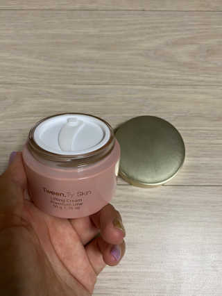 Tween.Ty Skin 트웬티스킨 리프팅 크림 프리미엄 라인 — 4점을 준 리뷰어가 2020년 9월 올린 사용 사진