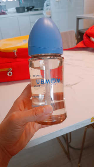 유비맘 PPSU 젖병 노꼭지_260ml_컬러 랜덤 발송 — 5점을 준 리뷰어가 2020년 7월 올린 사용 사진