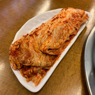[동네맛집족발] 4개 족발 중 택1 — 5점을 준 리뷰어가 2020년 4월 올린 사용 사진