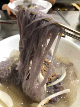 [네이처빌] 우리쌀 흑미비빔냉면,물냉면 총 2종 — 5점을 준 리뷰어가 2020년 7월 올린 사용 사진