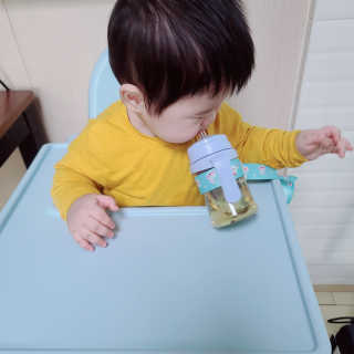 유비맘 젖병 빨대컵 다용도 홀더 1+1 _ 컬러 랜덤 발송 — 5점을 준 리뷰어가 2020년 12월 올린 사용 사진