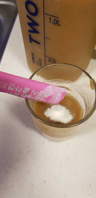 서울약사신협_내몸애뷰티저분자콜라겐_2.5g 50포 — 4점을 준 리뷰어가 2020년 4월 올린 사용 사진