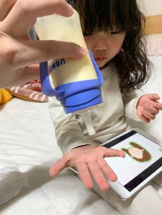 유비맘 샘방지 PPSU 빨대컵_컬러 랜덤 발송 — 5점을 준 리뷰어가 2020년 4월 올린 사용 사진