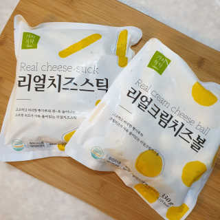 가치식탁 리얼치즈스틱, 리얼크림치즈볼 — 5점을 준 리뷰어가 2020년 8월 올린 사용 사진