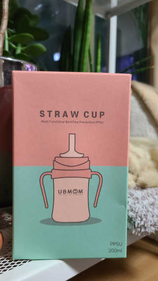 유비맘 샘방지 PPSU 빨대컵_컬러 랜덤 발송 — 5점을 준 리뷰어가 2020년 8월 올린 사용 사진