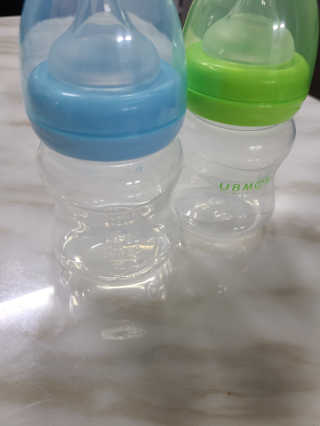 유비맘 신생아젖병 120ml 트리플팩_ 젖꼭지 포함 — 5점을 준 리뷰어가 2020년 8월 올린 사용 사진