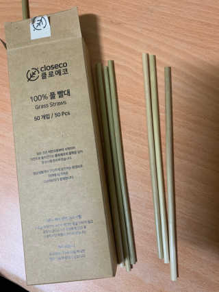 클로에코 친환경 풀빨대와 폐플라스틱 컵홀더 — 3.5점을 준 리뷰어가 2020년 8월 올린 사용 사진