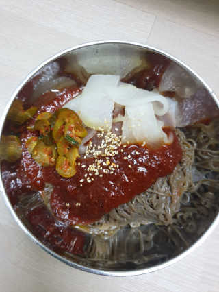 [해주냉면] 신천맛집 매운 비빔냉면 2인분 + 무절임 — 5점을 준 리뷰어가 2020년 5월 올린 사용 사진