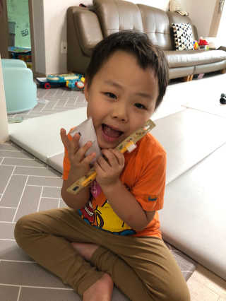 [생활공작소X굴리굴리] 어린이 칫솔 12개입+어린이치약 — 5점을 준 리뷰어가 2020년 9월 올린 사용 사진