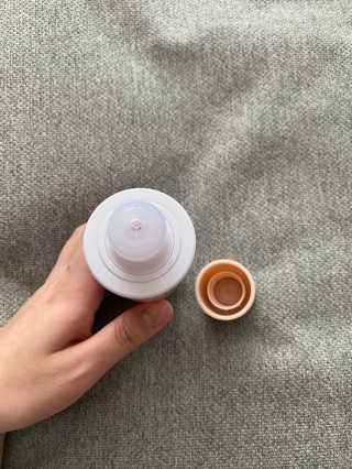어글리프루프 에센스 스탑디어글리 레드모먼트 에센스 120ml — 4.5점을 준 리뷰어가 2020년 10월 올린 사용 사진