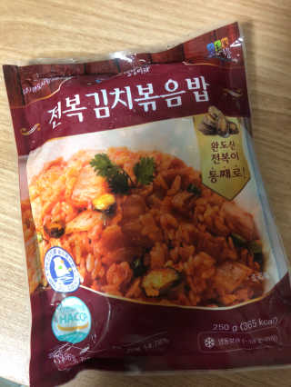 바다는다웰빙이다 전복해물볶음밥/전복김치볶음밥 250g-4봉지 — 3.5점을 준 리뷰어가 2020년 11월 올린 사용 사진