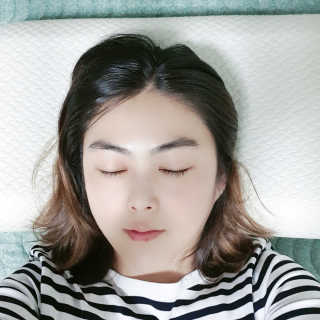 포유 메모리폼 경추베개 자모니베개 — 5점을 준 리뷰어가 2020년 7월 올린 사용 사진