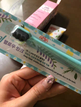코랄 유기농 성분 천연치약,  코랄 밍크 벨벳칫솔 — 5점을 준 리뷰어가 2020년 4월 올린 사용 사진
