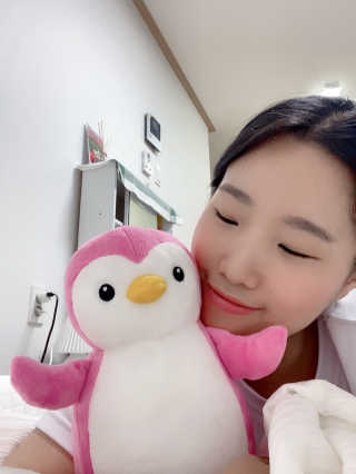 더샵토이 핸드메이드 동물 펭귄 애착 봉제인형 — 5점을 준 리뷰어가 2020년 7월 올린 사용 사진