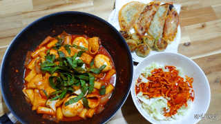 [심플리쿡]창화당떡볶이+모둠만두, 쫄면+굴림만두 SET — 5점을 준 리뷰어가 2020년 9월 올린 사용 사진