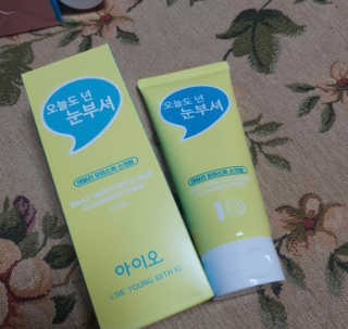 IO 아이오 오늘도 넌 눈부셔 - 데일리 스크럽 클렌징폼 — 4.5점을 준 리뷰어가 2020년 12월 올린 사용 사진