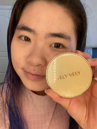 VELY VELY 아우라 허니 글로우 쿠션 — 4점을 준 리뷰어가 2020년 4월 올린 사용 사진