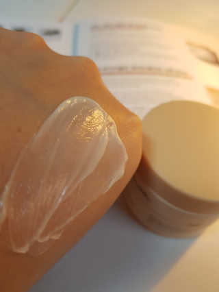 어글리프루프 크림 바이어글리 하이드레이션 샤워 50ml — 5점을 준 리뷰어가 2020년 10월 올린 사용 사진