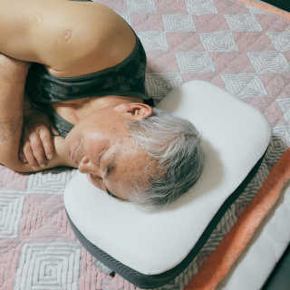 바딕 커스타드 메모리폼 경추 베개 — 5점을 준 리뷰어가 2020년 12월 올린 사용 사진