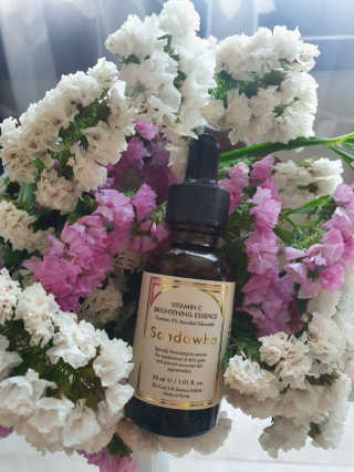 [스킨큐어] 산다화 비타민C 화이트닝 에센스 30ml — 5점을 준 리뷰어가 2020년 4월 올린 사용 사진